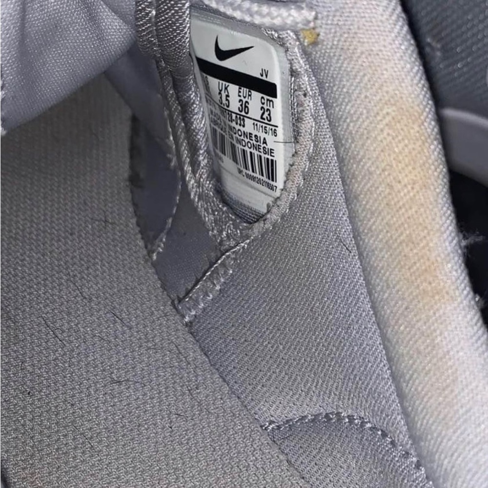 NIKE RUNNING SHOES - Picture 2 of 2